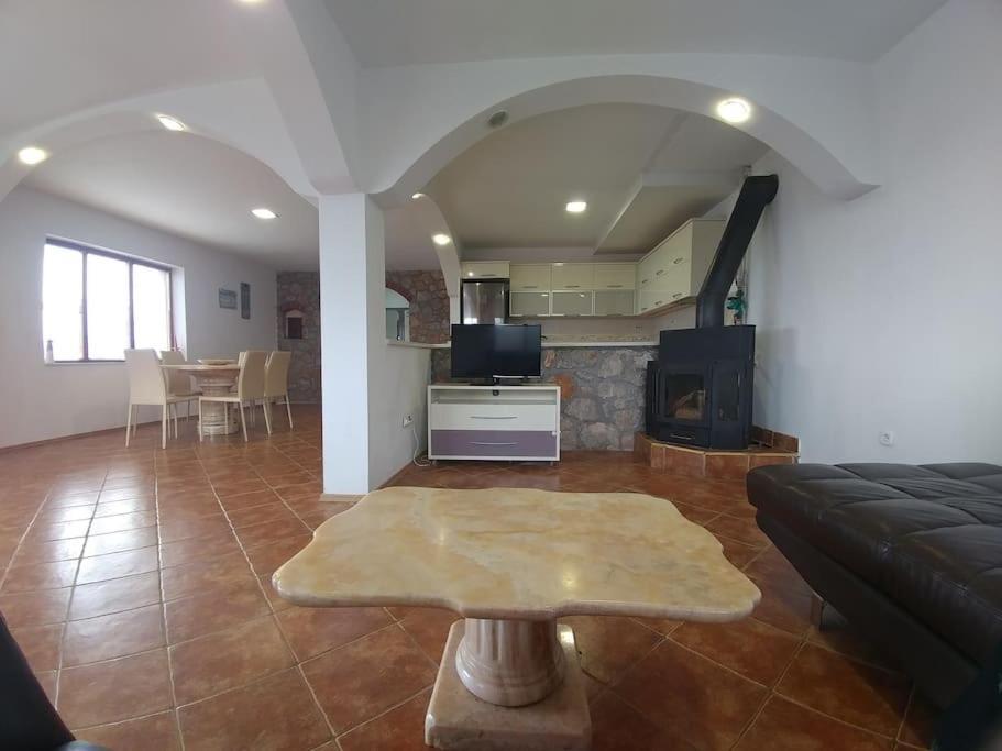 Casa Farmak - 4 Bedroom Lux Apartment With Infinity Pool & Lake View Ohrid Exterior photo